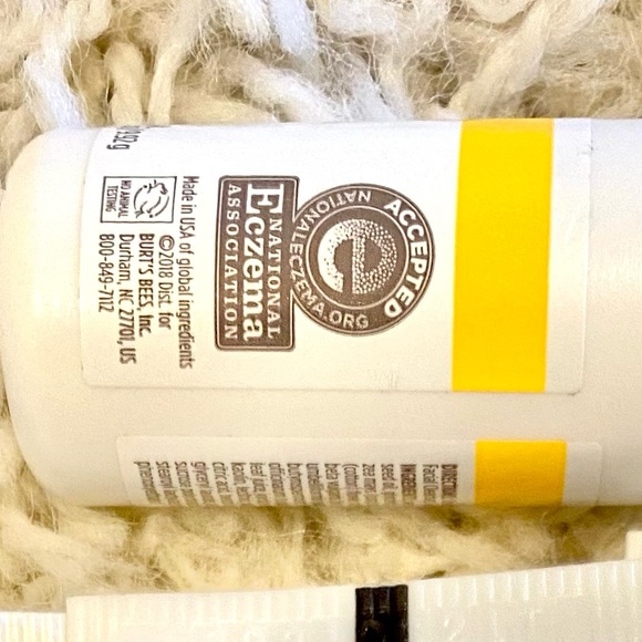 Nwt Burt’s Bees Bundle Lotion Body Moisturizer Face Cleanser Hand Foot - Picture 6 of 6